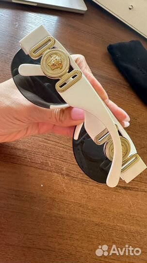 Солнцезащитные очки versace