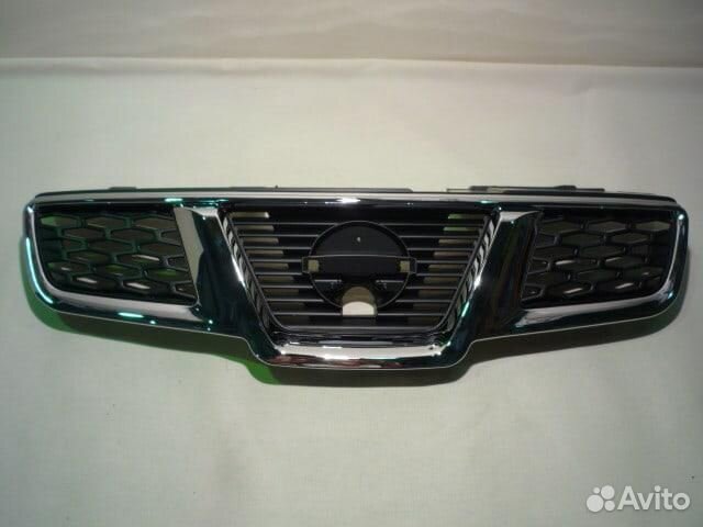 Решетка радиатора Nissan