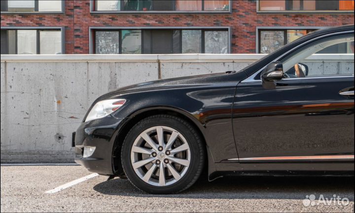 Аренда Lexus LS IV рестайлинг (2009—2012) от одной минуты в Москве