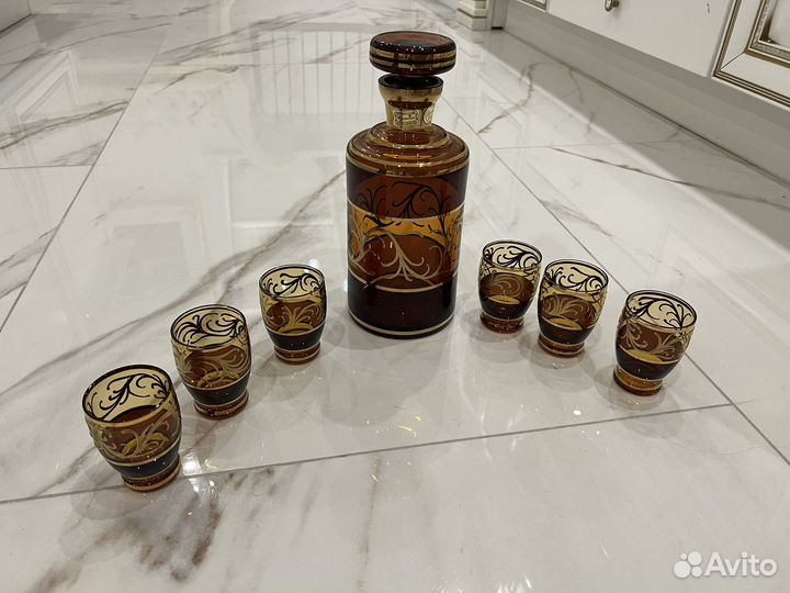 Посуда: бокалы графин чайник тарелки