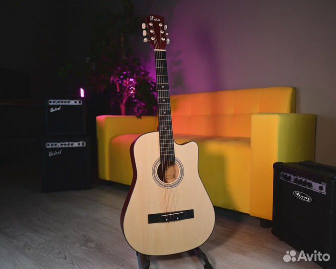 Акустическая гитара новая (с чехлом)