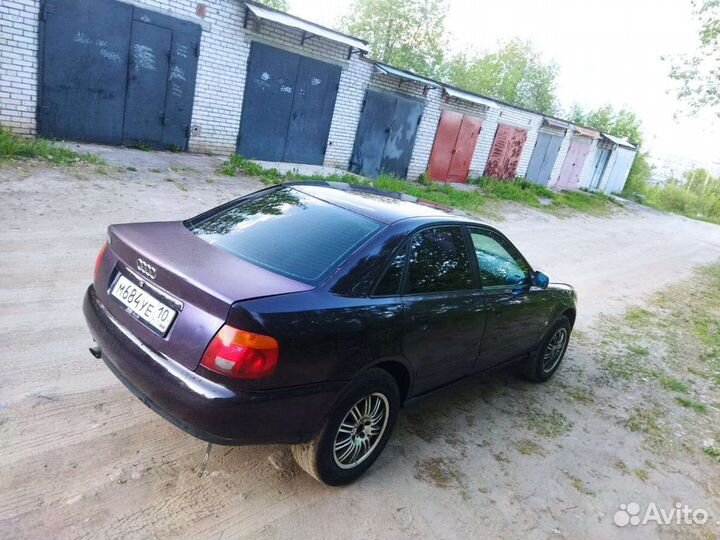 Audi A4 1.6 МТ, 1995, 157 976 км