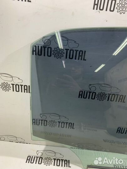 Стекло двери заднее правое Toyota Corolla 150 1ZR