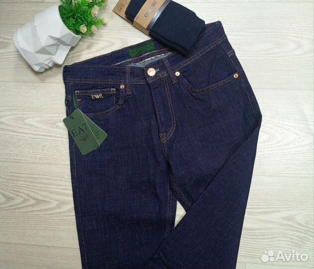 Джинсы Armani