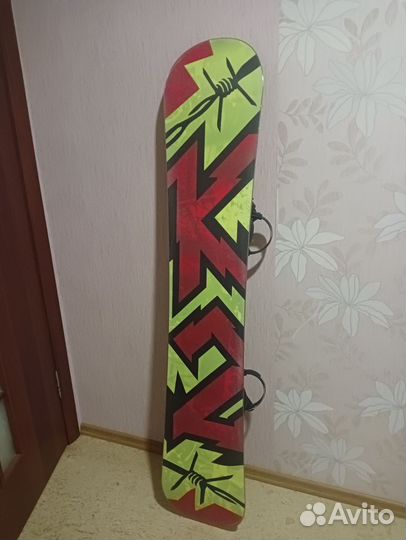 Доска для сноуборда с креплениями