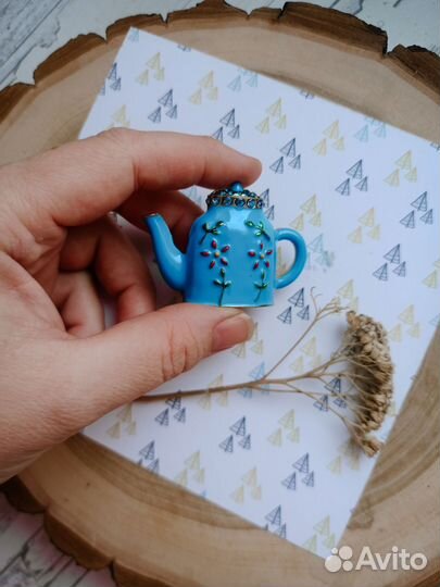 Брошь весенняя