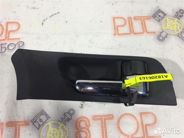 Внутренняя ручка передней правой двери Toyota Ave