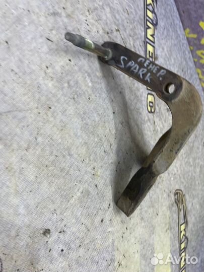 Кронштейн двигателя Шевроле Спарк M200 /M250