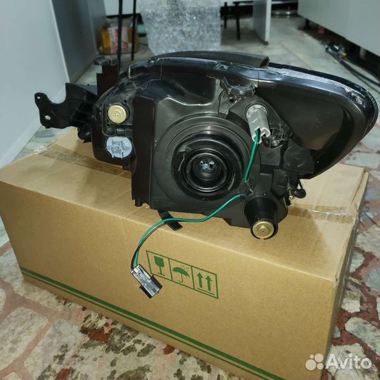 Фара левая правая Mitsubishi Lancer 9