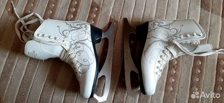 Коньки фигурные женские