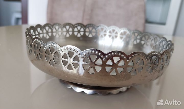 Блюдо, ваза на ножке, рюмки Дядьково