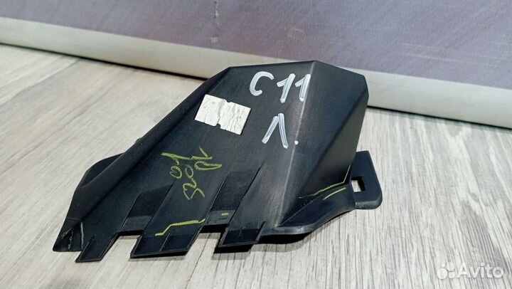 Накладка панели на торпеду Nissan tiida Лев
