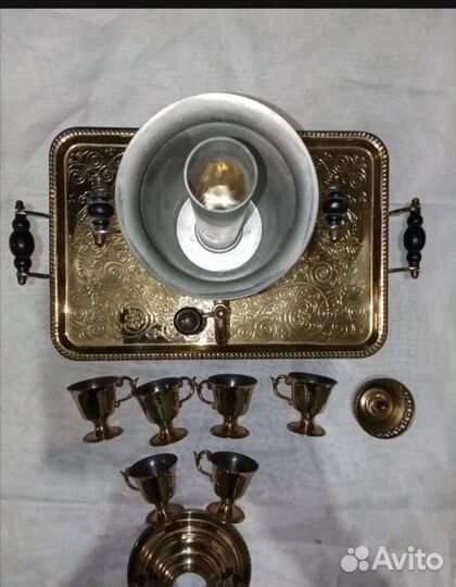 Сувенирный самовар на подносе с чашками СССР