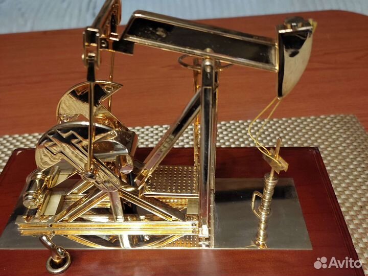 Нефтяная вышка. Макет нефтяной качалке