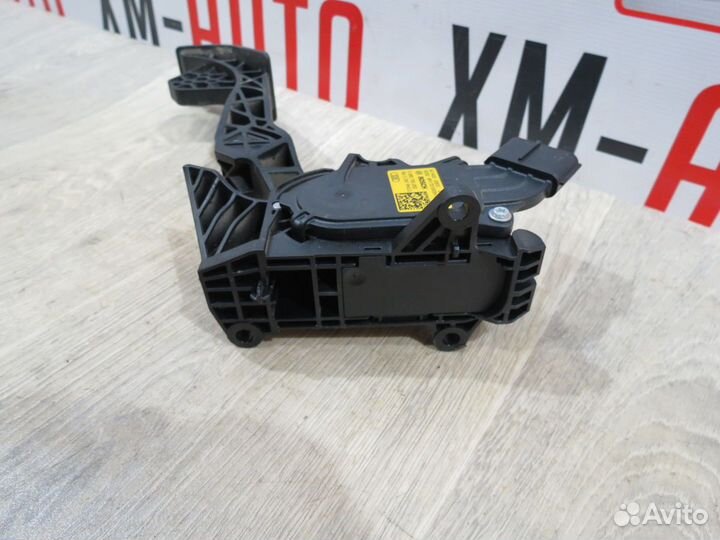 Педаль газа Skoda Rapid