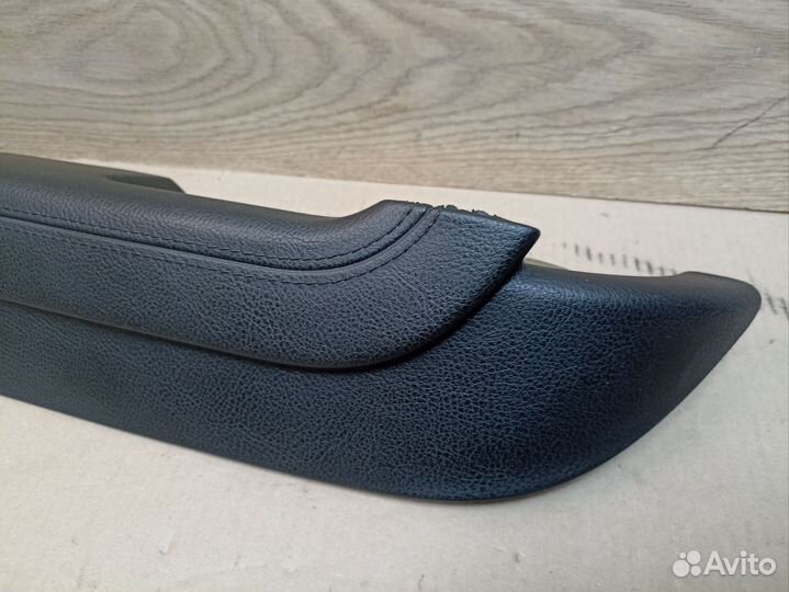 Подлокотник карты двери передней левой Passat cc