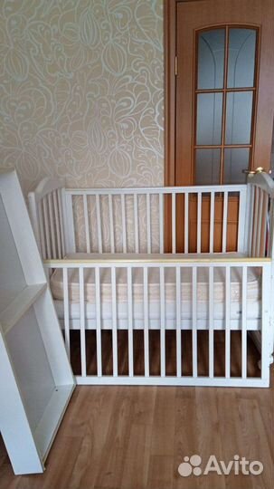 Детская кроватка с ящиком и матрасом + бортики