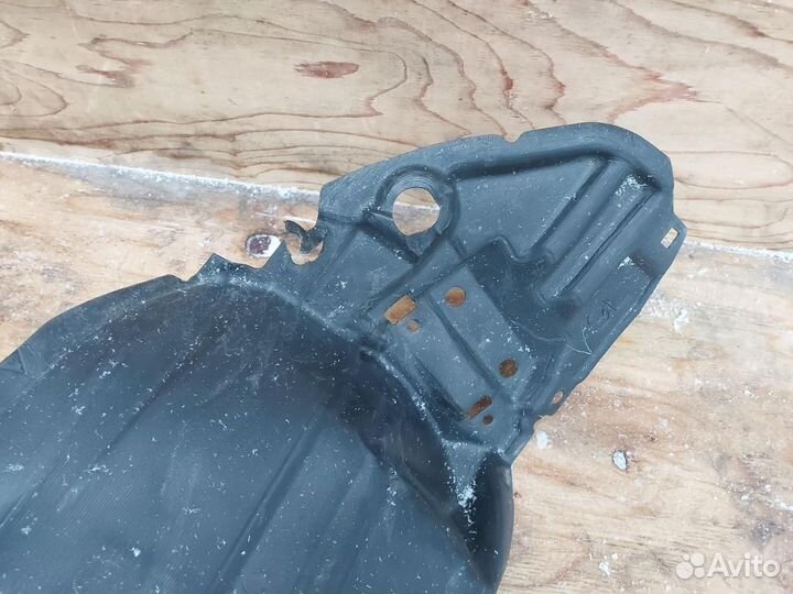 Подкрылок Toyota Prius C NHP10 (2012 - 2015)