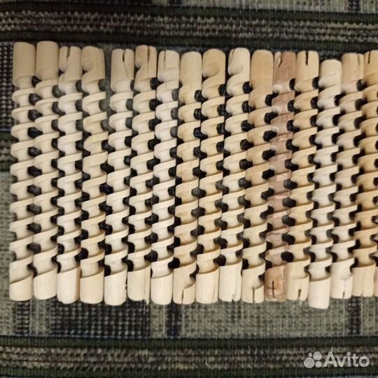 Деревянные коклюшки и крабики