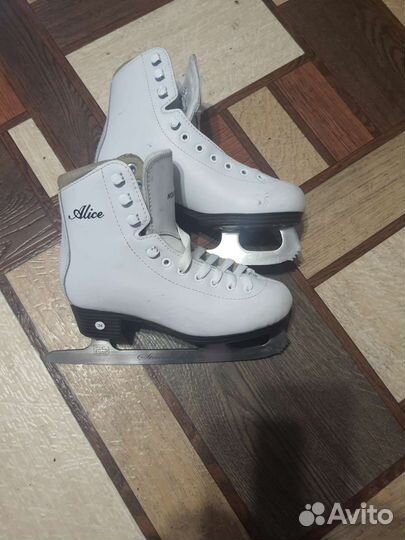 Коньки (шнурки есть к ним)