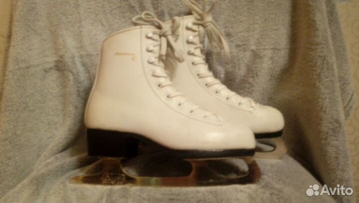 Коньки фигурные, р.32
