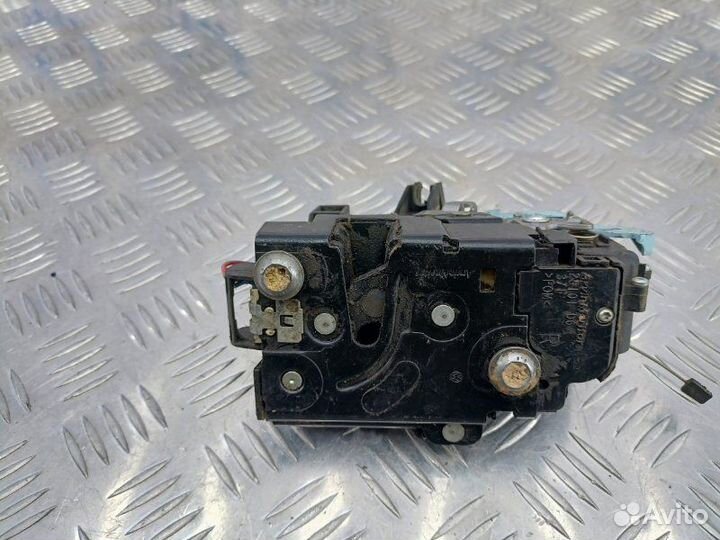 Замок двери передней правой Skoda Octavia A5