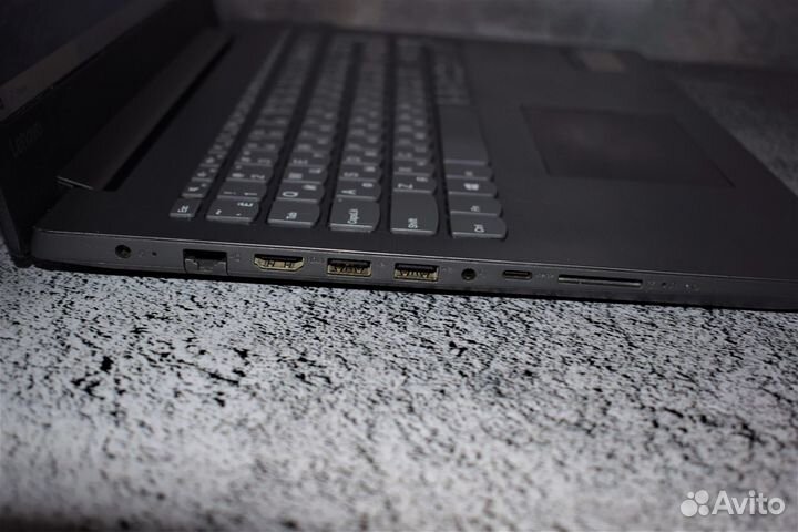 Ноутбук Lenovo на Core i3-8130U/MX150/ Full HD