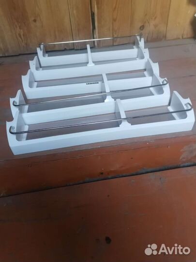 Полки, ящики, балконы холодильника Либхер