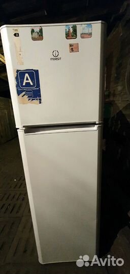 Холодильник indesit