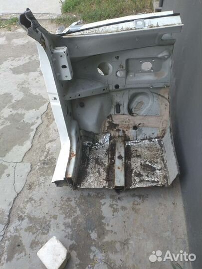 Четверть передняя левая Renault logan