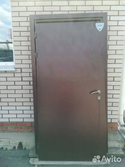 Входная стальная дверь