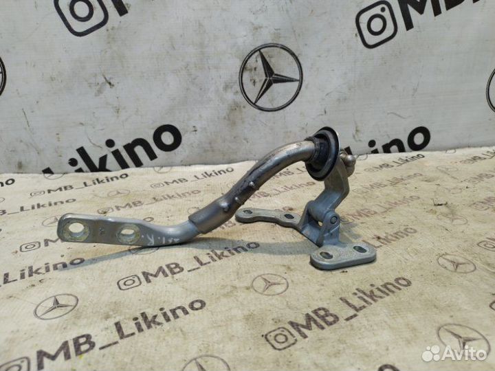 Петля багажника правая Mercedes R-Class W251