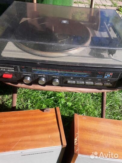 Проигрыватель-радиола с колонками