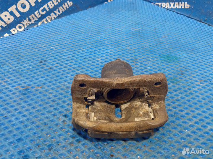 Передний левый суппорт Geely Mk седан MR479QA 2010