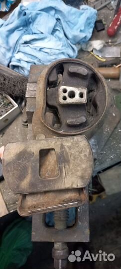 Передняя подушка