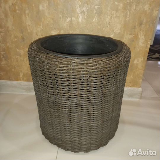 Кашпо из ротанга с горшком