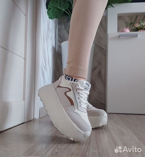 Кроссовки на платформе 36 размер