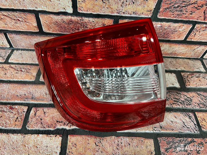 Фонарь левый Skoda Rapid 2012