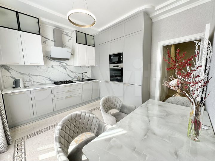 2-к. квартира, 77 м², 2/7 эт.