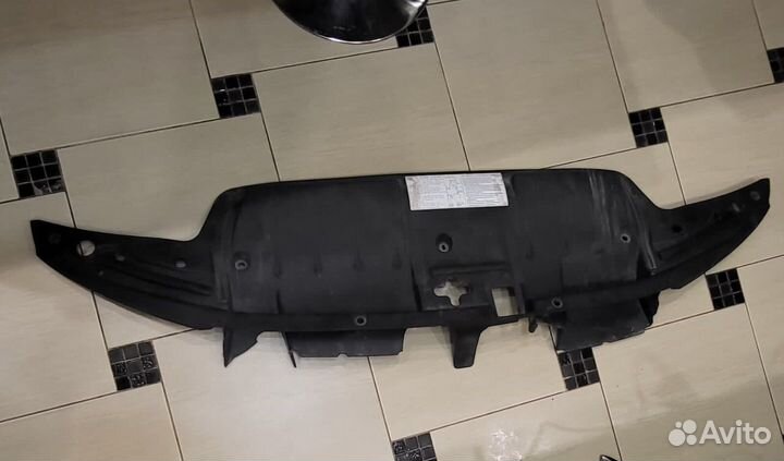 Кожух замка капота land cruiser 200