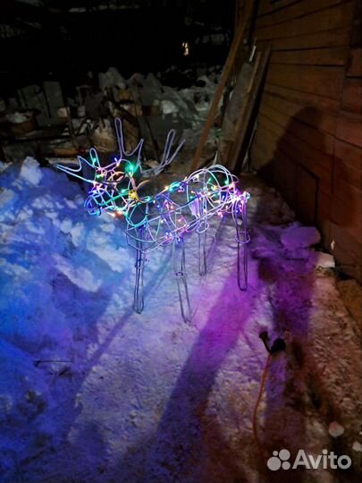 Новогодний олень из проволоки с гирляндой