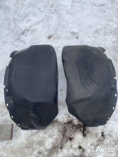 Подкрылок передний комплект