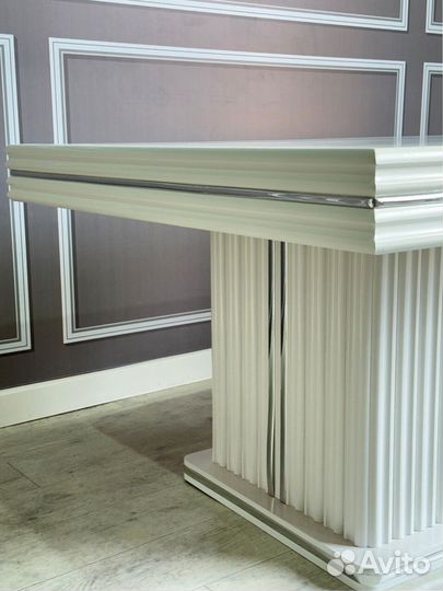 Обеденный стол