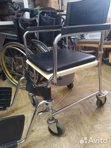 Кресло-каталка с санитарным устройством