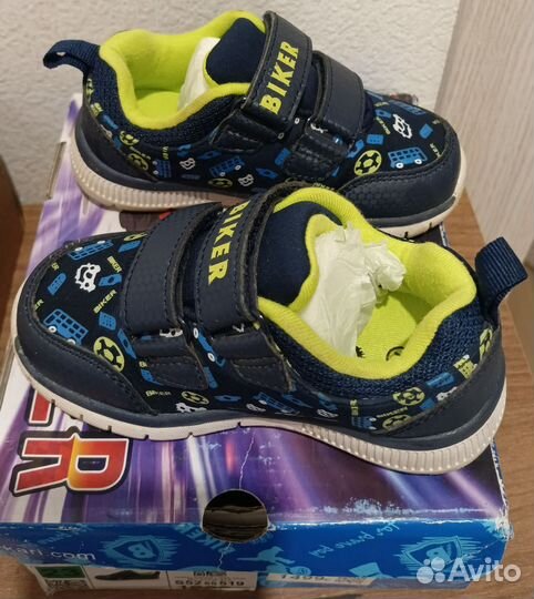 Кроссовки детские 23