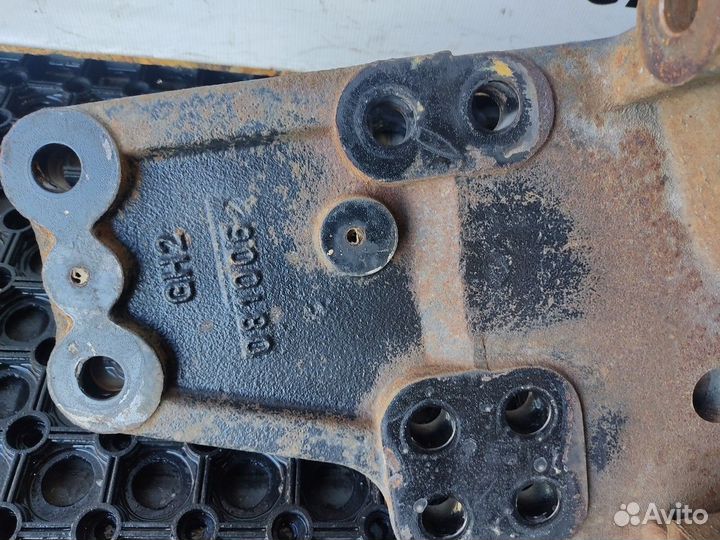 1452210 Кронштейн рессоры правый Daf XF105