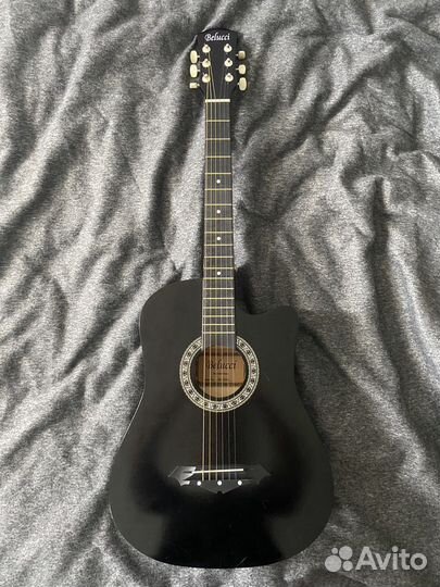 Акустическая гитара и чехол
