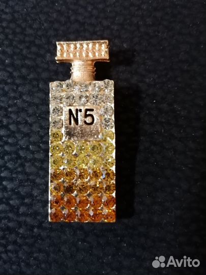 Подвески с кристаллами, стразами, брошь кулон