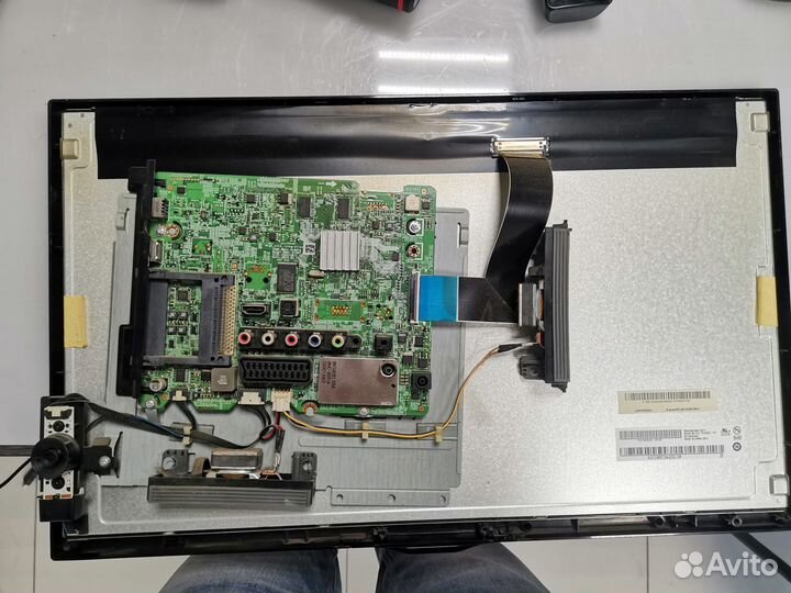 Телевизор Samsung UE22F5000 (Разбор)(По запчастям)