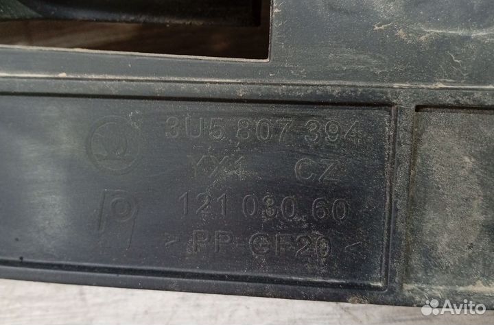 Направляющая заднего бампера правая Skoda Superb 1